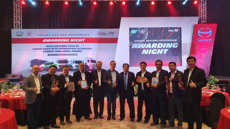 Indomobil Hino kembali meraih Platinum Dealer Grading pada Awarding Night Hino Annual Dealers Conference 2020