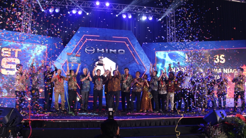 Indomobil Hino Surabaya Raih The Best 3S Dealer di Hino CS Contest 2019